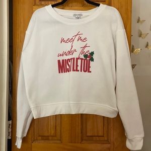 "Kiss me under the mistletoe" cropped crew neck. Size XL.